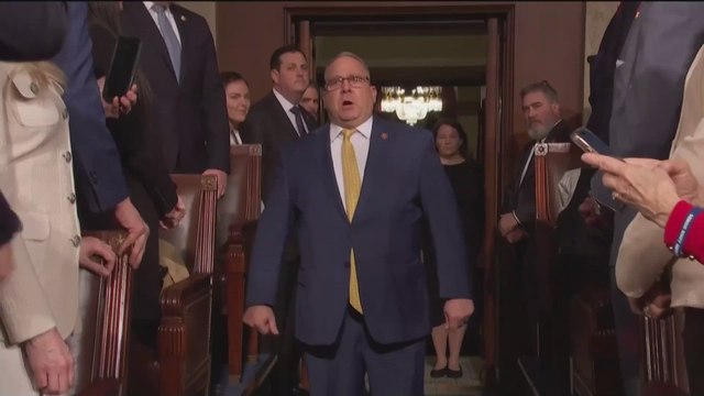 TRUMP’S ELECTRIFYING ENTRANCE to the HOUSE CHAMBER at the STATE OF THE UNION ignites ROARING APPLAUSE