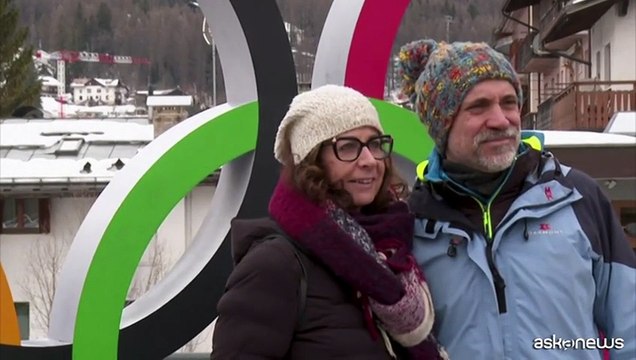 Olimpiadi, gli ultimi scatti davanti ai cerchi a Cortina