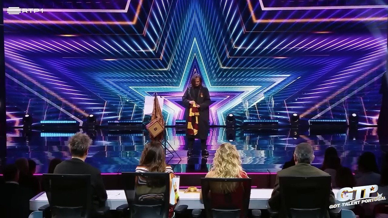 Mind-Blowing Illusionist Wins Golden Buzzer With Harry Potter Inspired Audition! Got Talent Global - Got Talent Global (720p, h264)