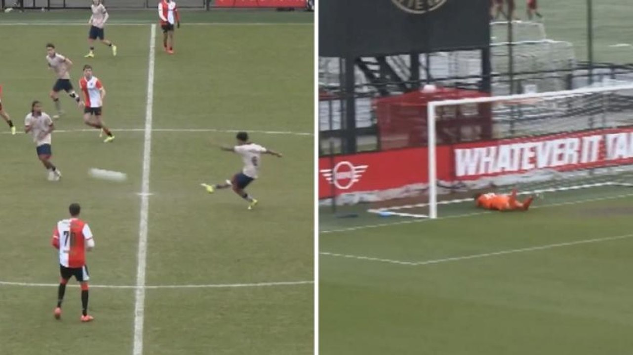 Gol pazzesco in Olanda, segna così da metà campo sul calcio d'inizio