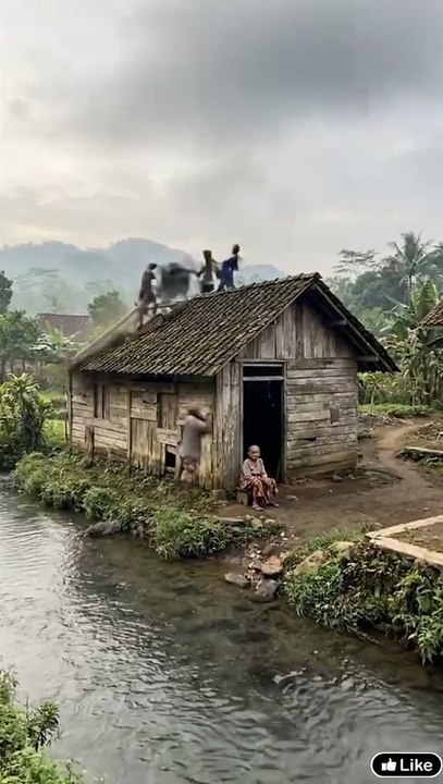 “An Old Broken Hut Transformed into an Aesthetic Bamboo House”