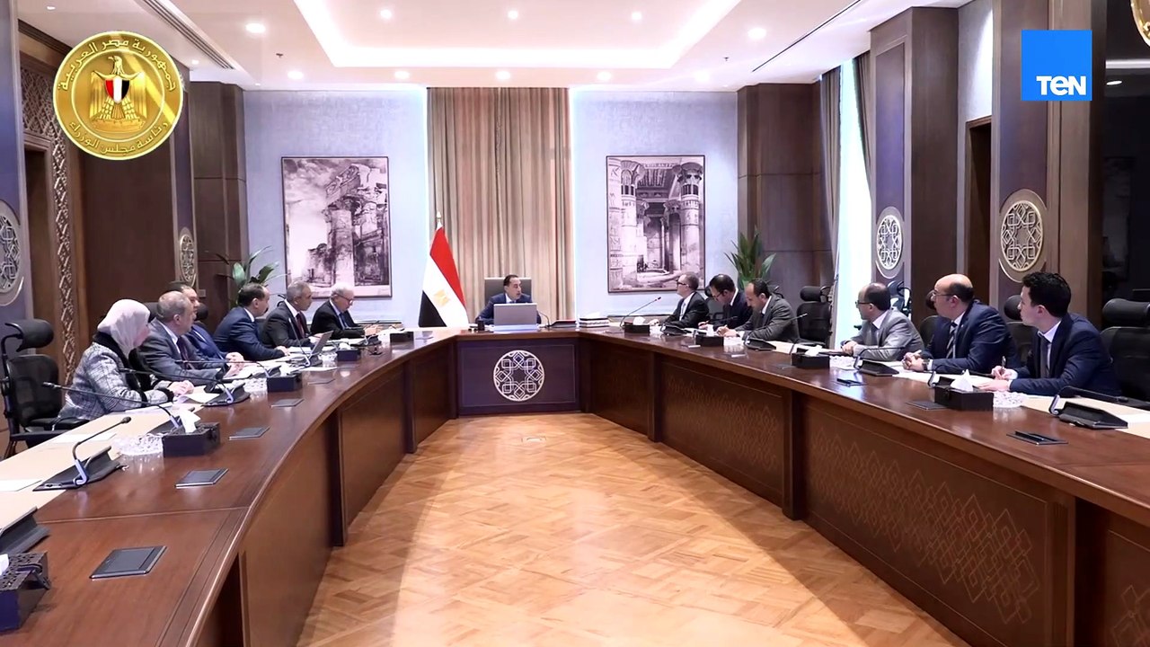 رئيس الوزراء يلتقي وزير التخطيط والتنمية الاقتصادية