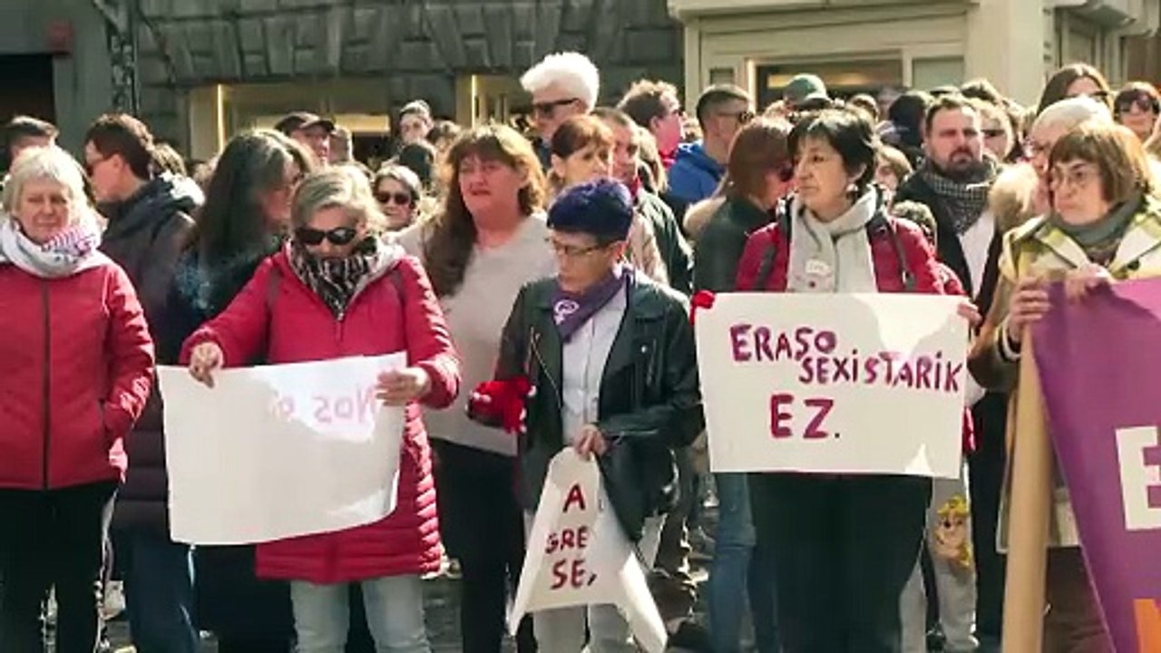 Multitudinaria concentración en Pamplona para rechazar el crimen de Sarriguren