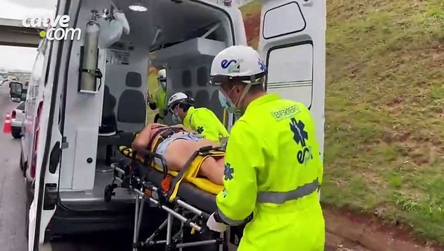 Mulher fica ferida em acidente entre três veículos na BR-277, em Cascavel