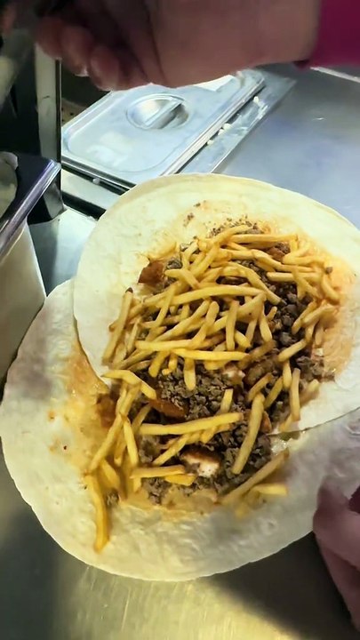 GooD FooD GooD MooD French Tacos Viande & Frites & Sauce Gruyère. #BR3 #Tacos #Foodie #Foodlover #Eat