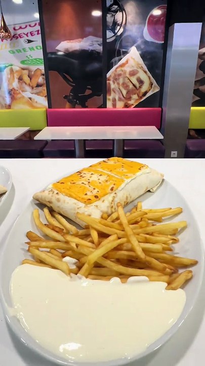 GooD FooD GooD MooD French Tacos Viande & Sauce Gruyère & Frites. #BR3 #Food #foodie #foodlover #Tacos