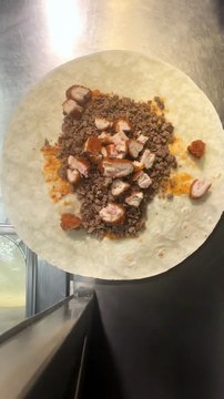 French Tacos Gratiné Reblochon & Lardons Viande Hachée & Cordon Bleu & Frites & Sauce Gruyère. #BR3 #Tacos #FrenchTacos #food #Foodie
