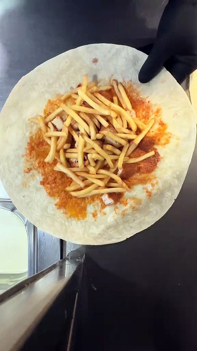 French Tacos Viande & Frites & Sauce Gruyère. #BR3 #Tacos #FrenchTacos #food #foodlover