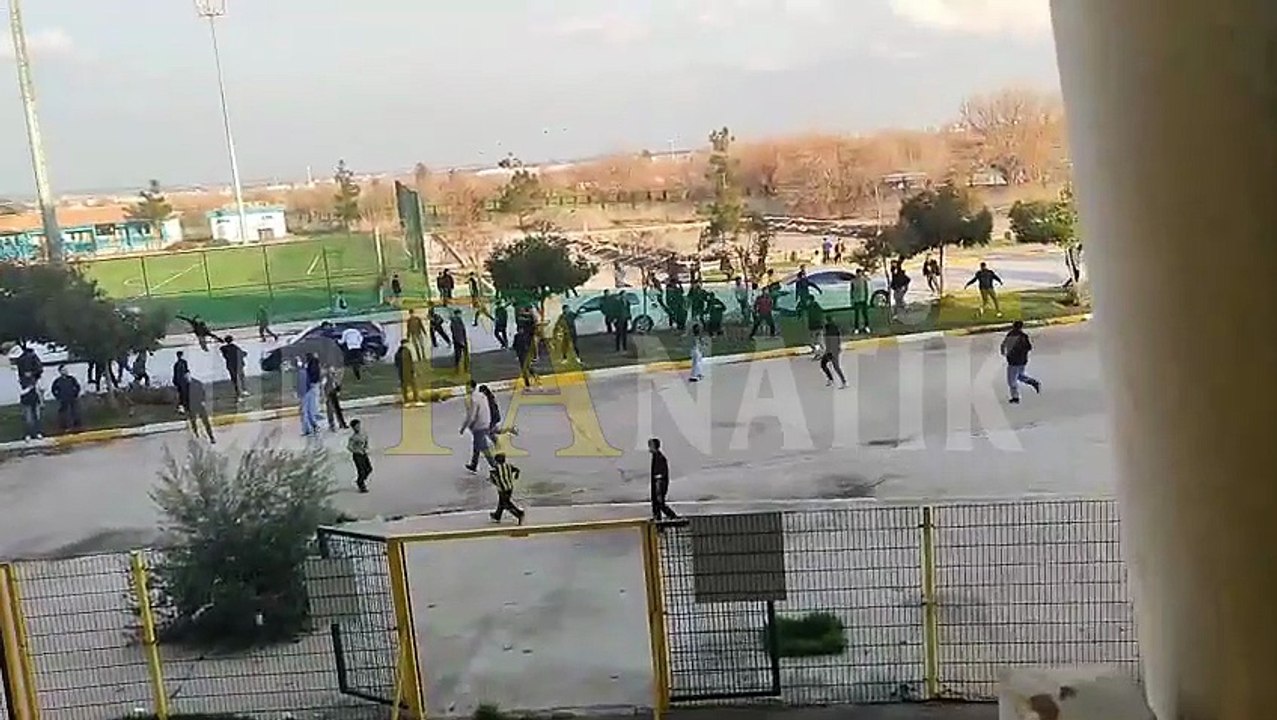 Adana 01 FK Taraftarlarına Şanlıurfa’da Taşlı Saldırı