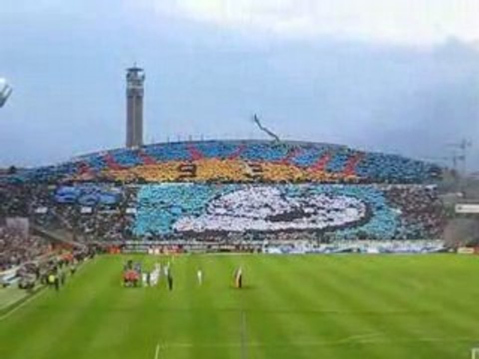 L'entrée des joueurs de l'OM et du RCS pour le match ...