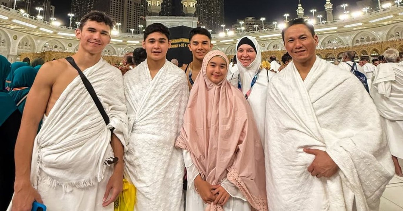 Keluarga Jaguh Muay Thai, Johan Ghazali, Tunai Umrah
