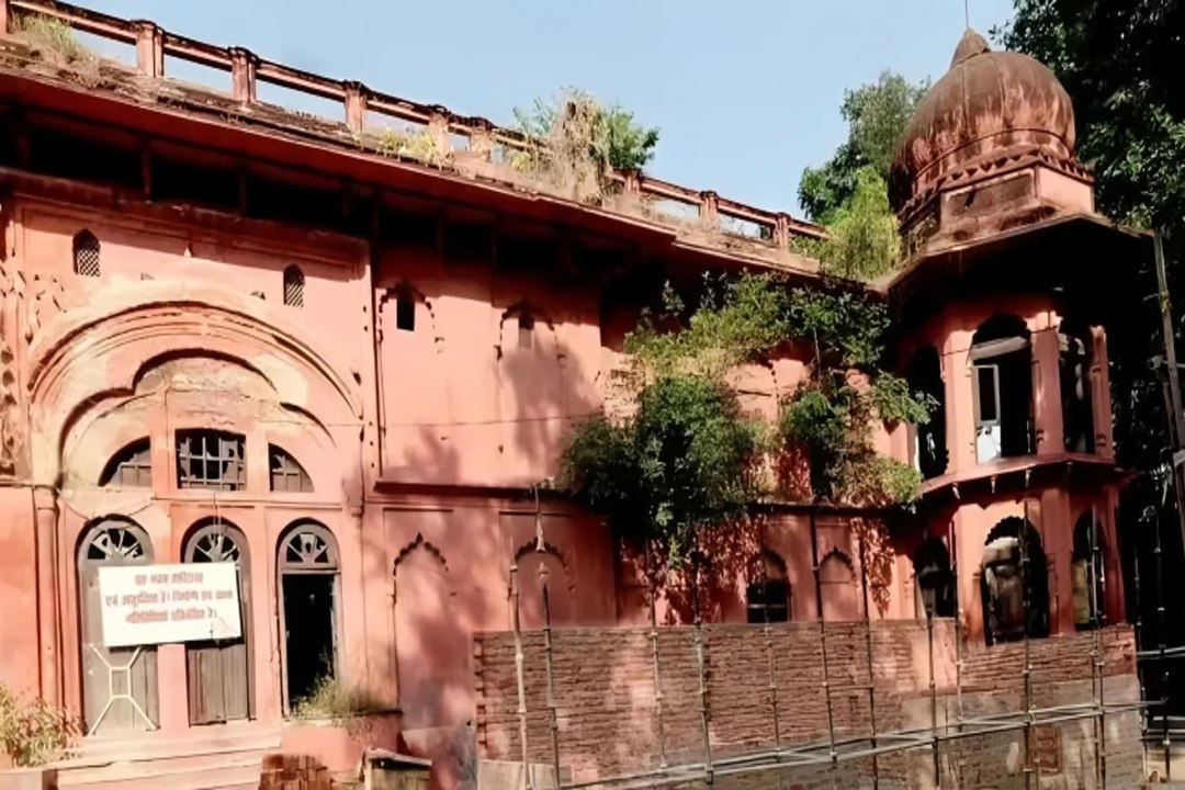 लखनऊ विश्वविद्यालय में दिखी मिसाल: मस्जिद बंद होने पर बाहर पढ़ी नमाज़, हिन्दू छात्रों ने संभाली सुरक्षा व्यवस्था