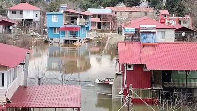 Güneş'e ateş edenlerin şehrinde baraj taştı, bir köyü su bastı, araçlar suya gömüldü