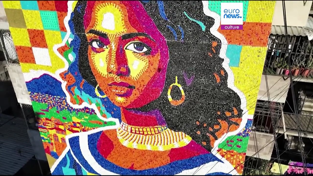 Mais de 100 mil tampas de plástico completam o mural reciclado mais alto do mundo em El Salvador