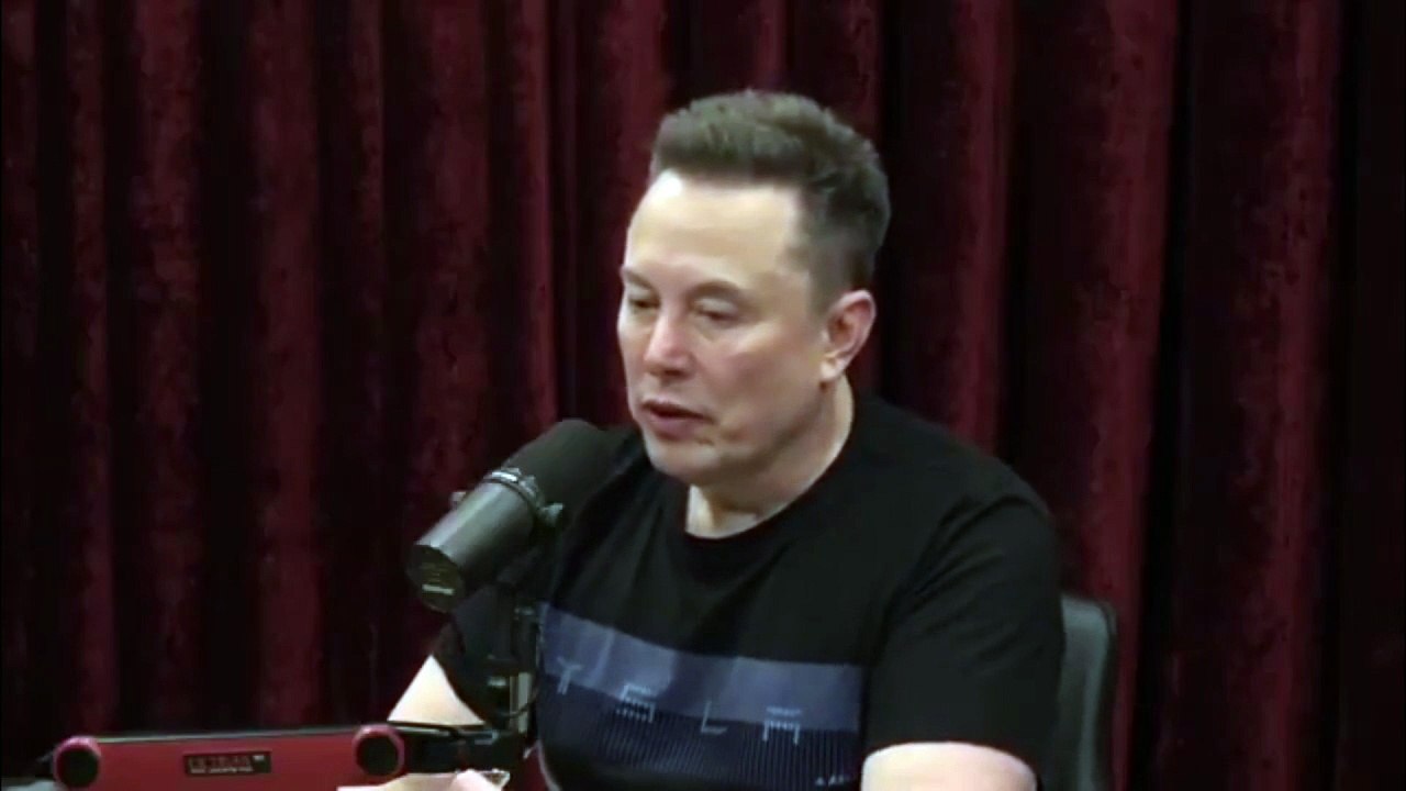 Elon Musk revela los primeros trabajos que van a desaparecer por la IA