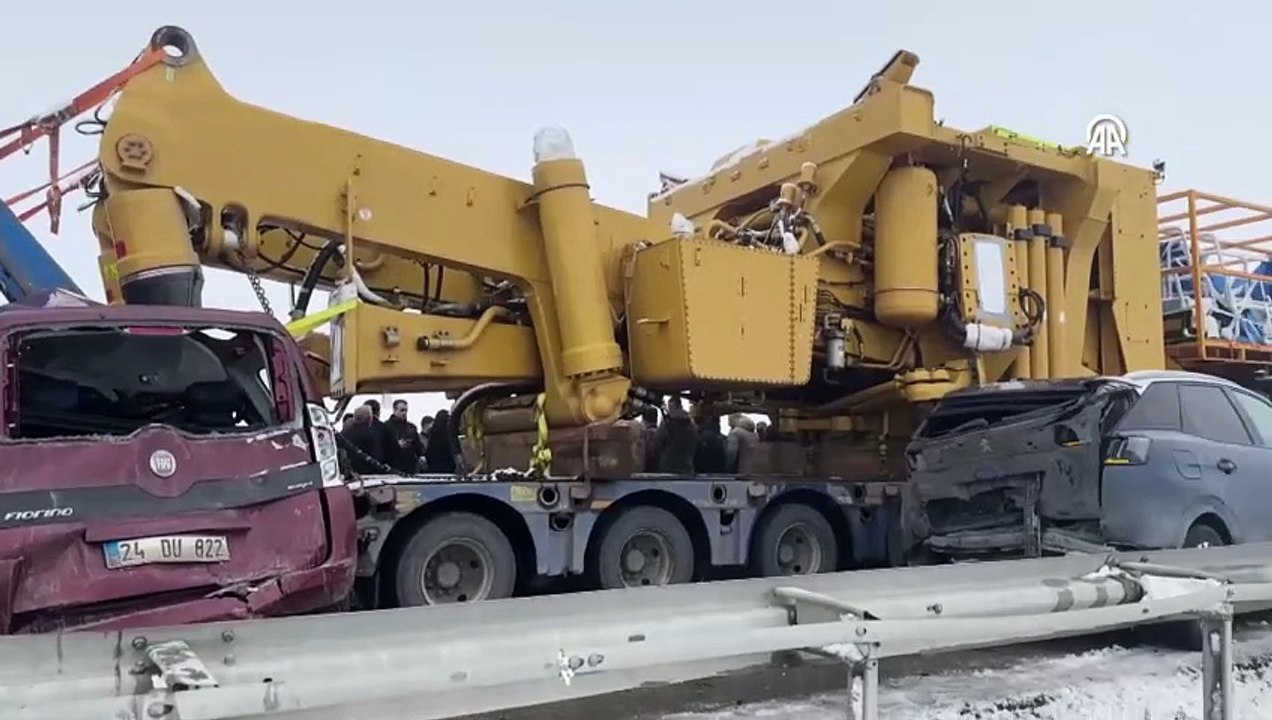 Erzurum'da zincirleme kaza: Çok sayıda kişi yaralandı