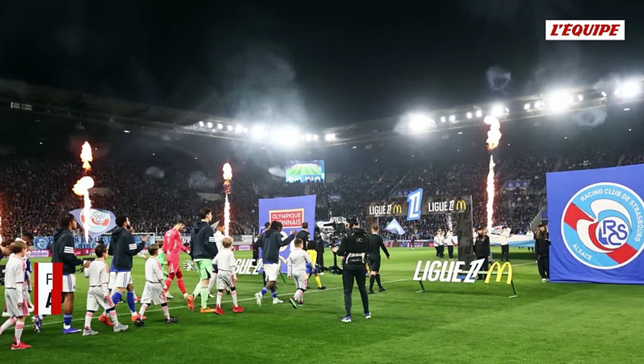 Affrontements dans le kop entre supporters strasbourgeois à la Meinau après l'exhibition de drapeaux identitaires - Foot - Ligue 1 - Strasbourg