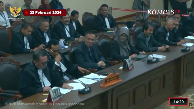 Kelakar Hakim MK Saldi ke Refly di Sidang Gugatan Roy Suryo Cs Kasus Ijazah Jokowi: Bulan Puasa