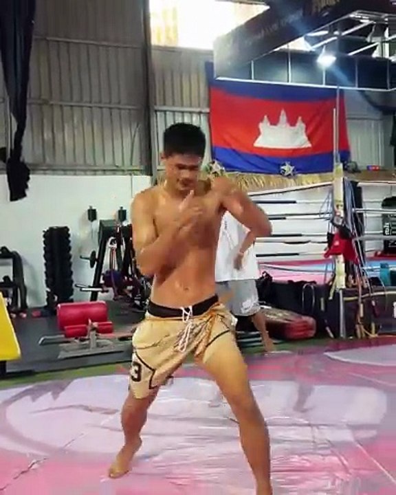 គុនខ្មែរ១ក្រុមត្រៀមទៅព្រឹត្តិការណ៍ធំនៅឡាវខណ: គោរមៈ ជួបជើងខ្លាំងធ្លាប់ធ្វើឲ្យ ពេជ្រ សម្បត្តិ ជូចត់