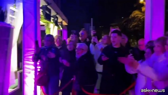 Sanremo, bagno di folla per gli artisti: Un'emozione sempre grande