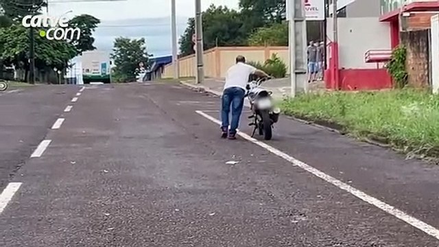 Batida entre motos deixa vítimas feridas no bairro Pacaembu