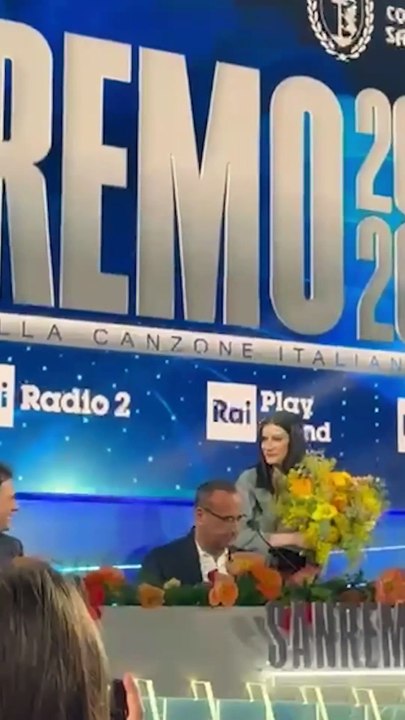 Sanremo 2026, Laura Pausini: "In mezzo a Carlo Conti e Pippo Baudo ci sono io"