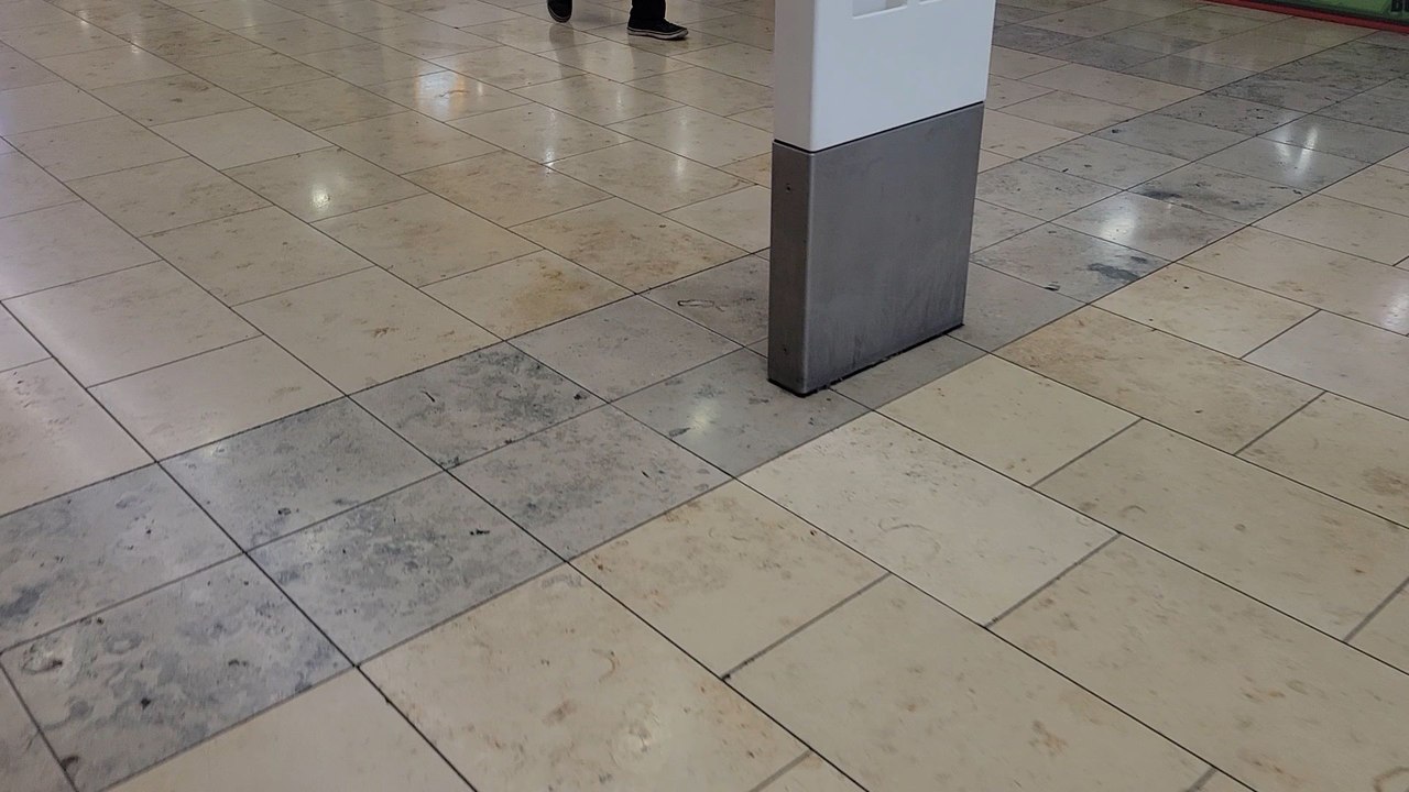 Filmed outside the former Fluffy Fluffy restaurant in Wandsworth.