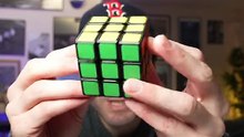 C’est comment à l’intérieur d’un Rubik’s Cube ? Ouvrons-le !