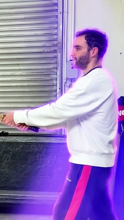 J’essaie des katanas !