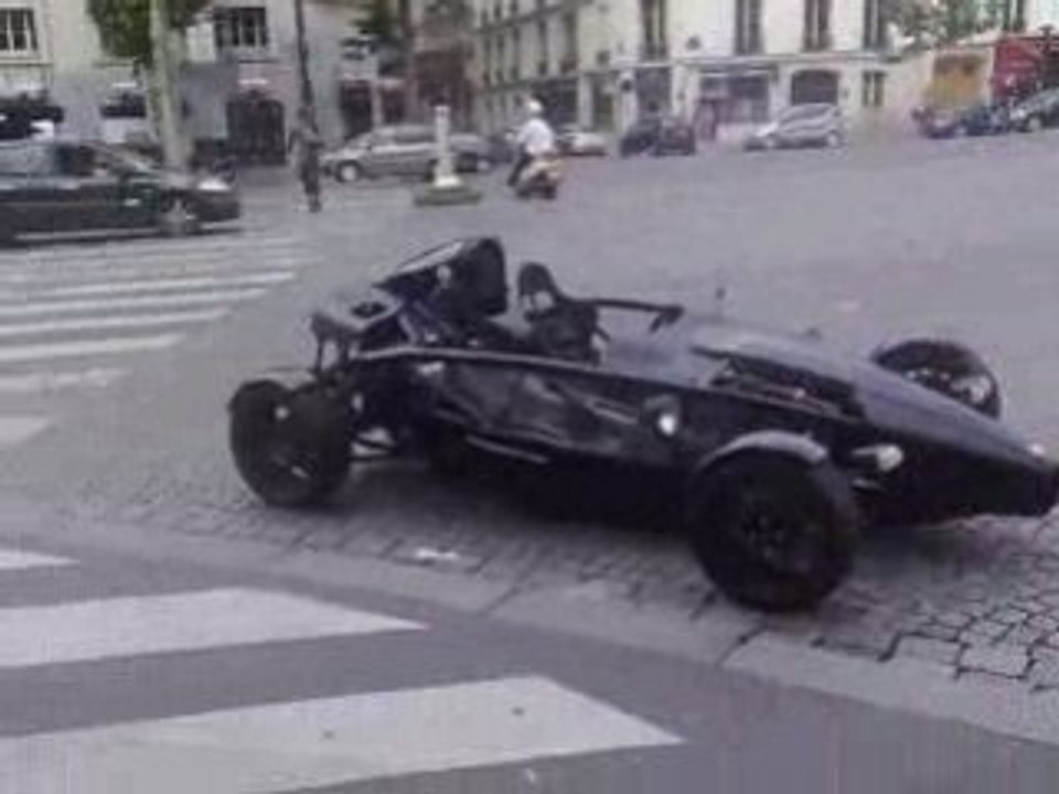 Qu'elle est la marque de cette voiture ?