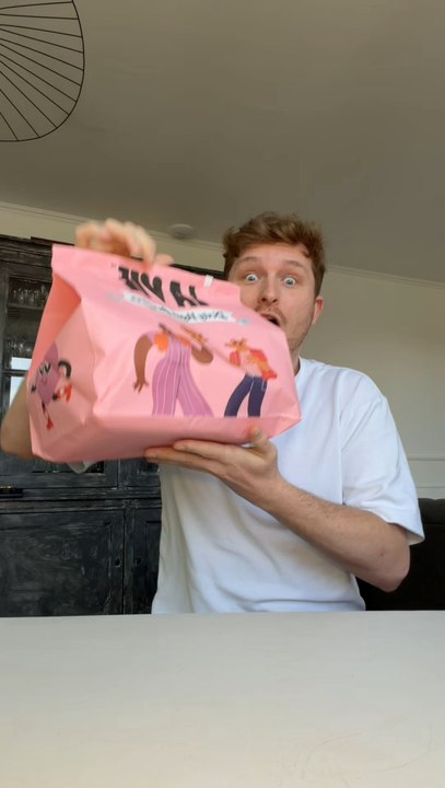 Toute la carte du fast-food La Vie 😍 un fast-food avec uniquement des alternatives végétales La Vie ✨💪 des burgers vegan mais aussi des nuggets vegan ou encore des sauces véganes 🎉Tu as déjà testé leur carte ?