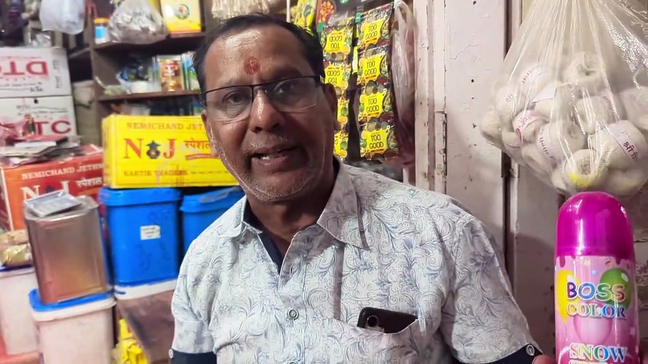 होली की दस्तक, बाजारों में रंगों की बहार, बाजार में सजने लगी रंग-पिचकारियों की दुकानें