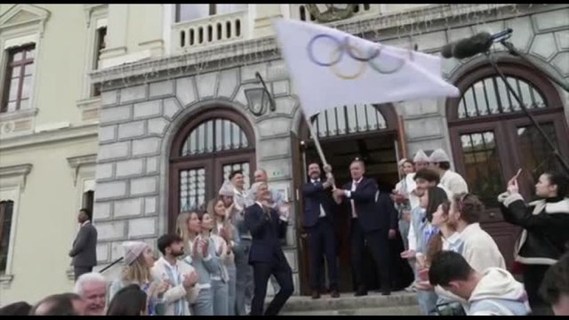 Lecornu ad Albertville per l'arrivo della bandiera olimpica