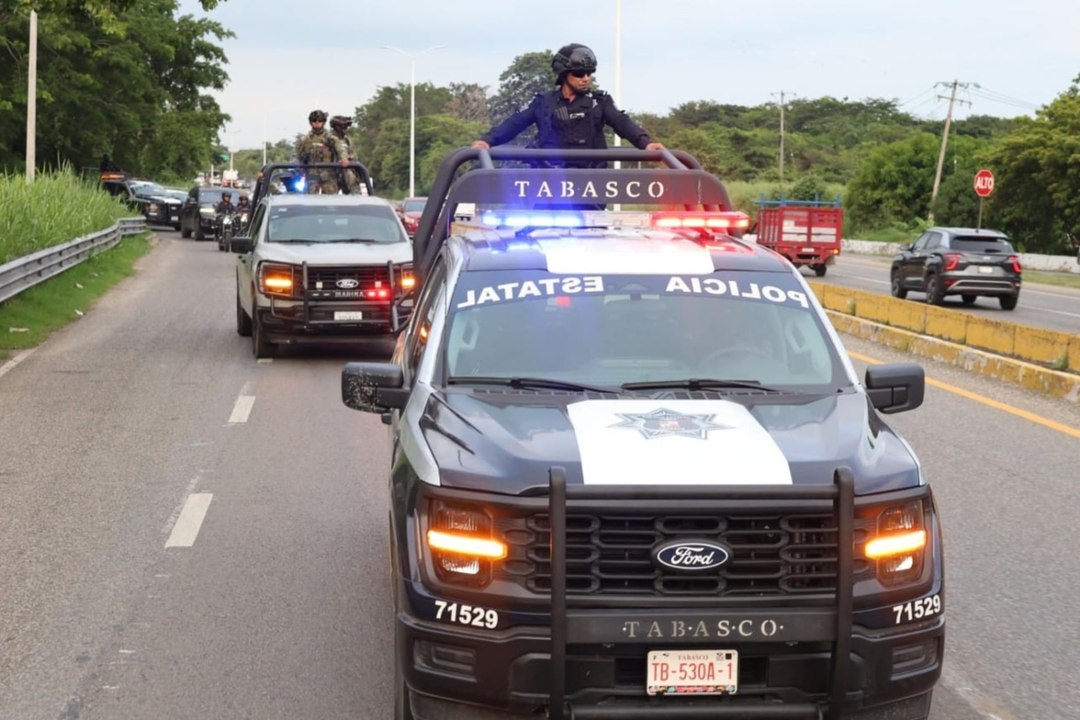 Disturbios en Tabasco tras la muerte de "El Mencho" dejan autos quemados y un detenido | VIDEO