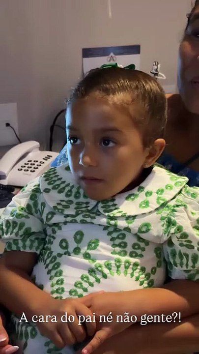 Lore Improta mostra rosto do filho para Liz e menina reage; assista