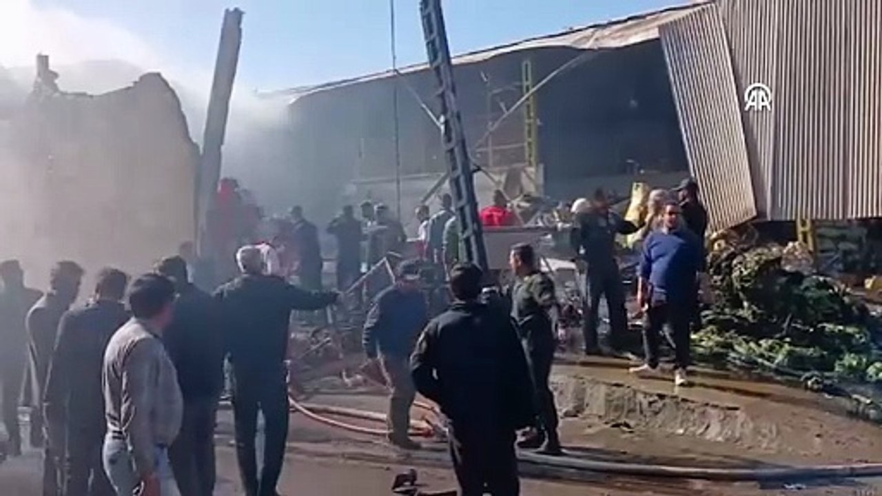 İSFAHAN - İran'da bir helikopterin sebze-meyve haline düşmesi sonucu 4 kişi hayatını kaybetti