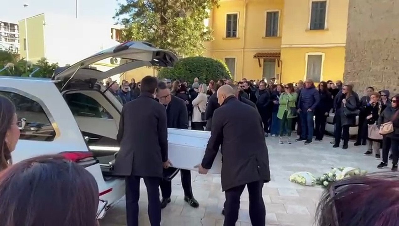 L'ultimo saluto al piccolo Lorenzo Corona, Sestu si stringe intorno ai genitori e alla sorella