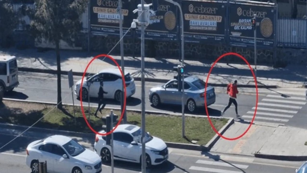 Tabanca ile kovaladığı husumetlisine peş peşe ateş etti; o anlar kamerada