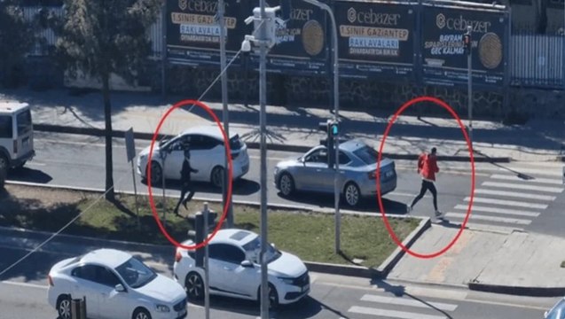 Tabanca ile kovaladığı husumetlisine peş peşe ateş etti; o anlar kamerada