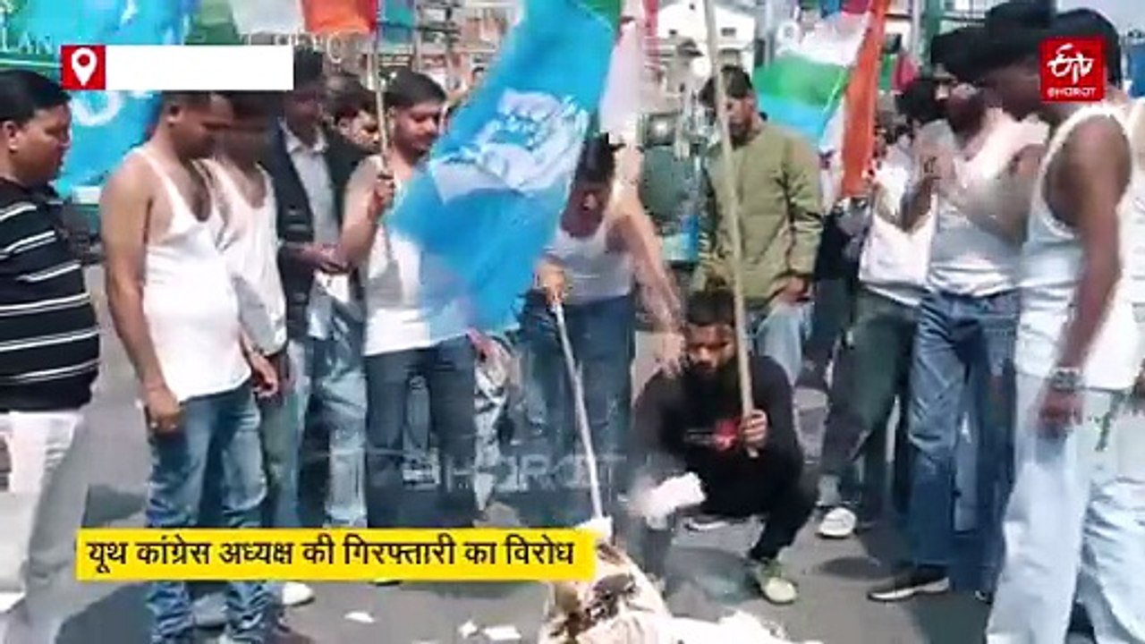 यूथ कांग्रेस अध्यक्ष उदय भानु चिब की गिरफ्तारी का विरोध, देहरादून में NSUI कार्यकर्ताओं ने किया शर्टलेस प्रदर्शन