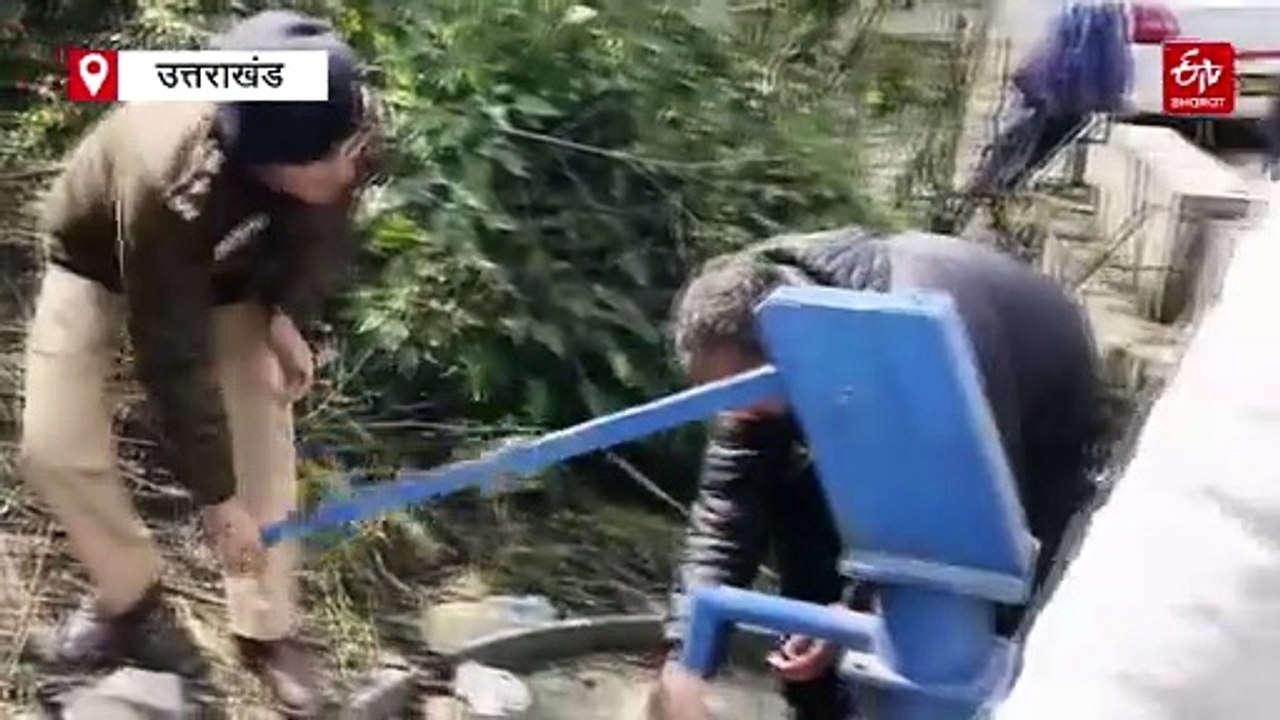चारधाम यात्रा: डीएम और एसपी ने टेंपो ट्रैवलर में सवार होकर लिया बदरीनाथ हाईवे का जायजा, देखें वीडियो