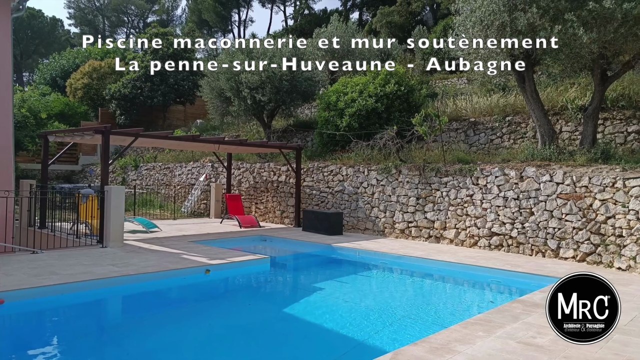 Aménagement extérieur piscine, terrasse et jardin à La Penne-sur-Huveaune par architecte payagiste