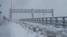 Tormenta de nieve paraliza el tráfico de vehículos, trenes y aviones en el noreste de EE. UU.