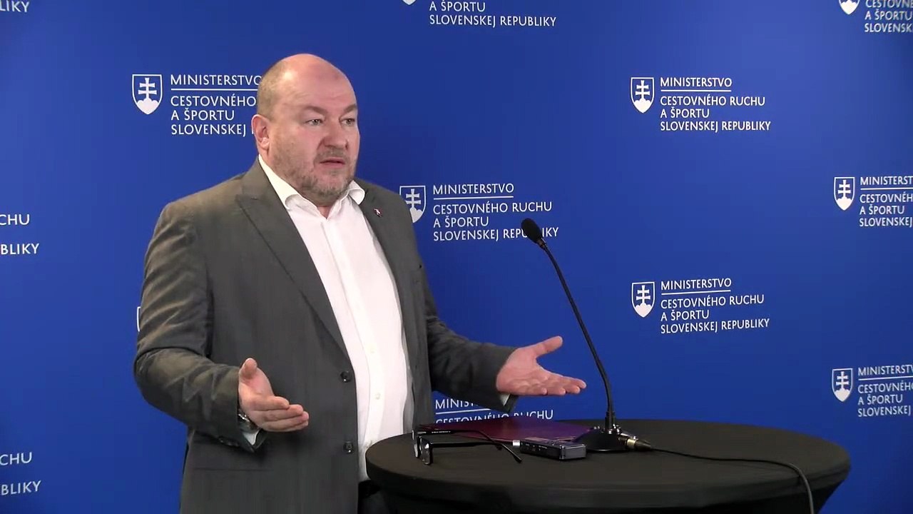 ZÁZNAM: Futbal: MCRaŠ chce pomôcť SFZ vyhnúť sa krachu,Huliak: „Strčili hlavu do piesku“