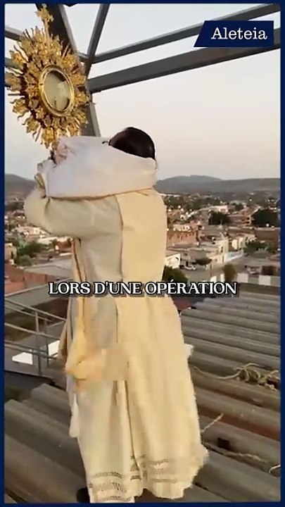 Deux prêtres mexicains répondent à la violence par une bénédiction eucharistique