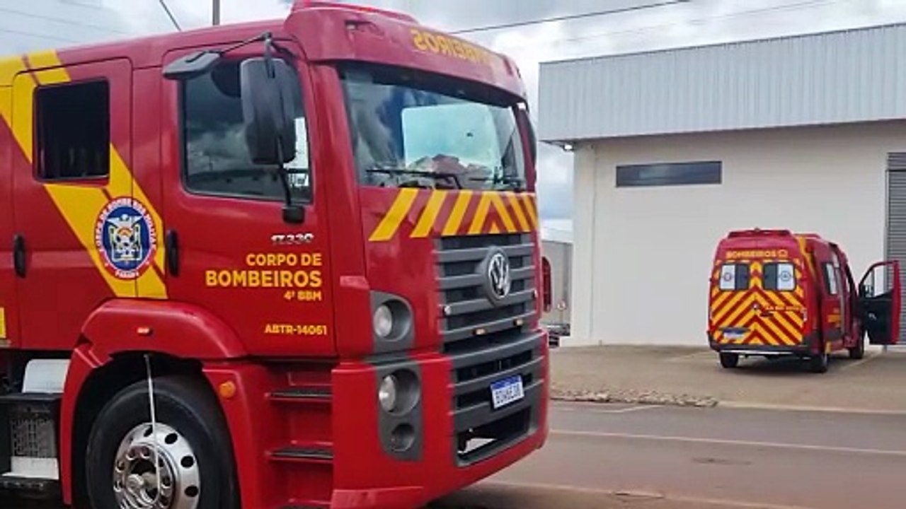 Acidente entre carro e moto deixa jovem ferido na Avenida Rocha Pombo, em Cascavel