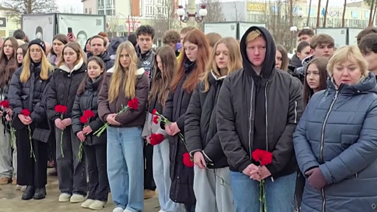 Region Kyjiw trauert über vier Jahre Krieg, im Osten toben weiter schwere Kämpfe