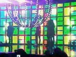 SV_A0022concert jenifer aurillac entree sur scène 31mai2008