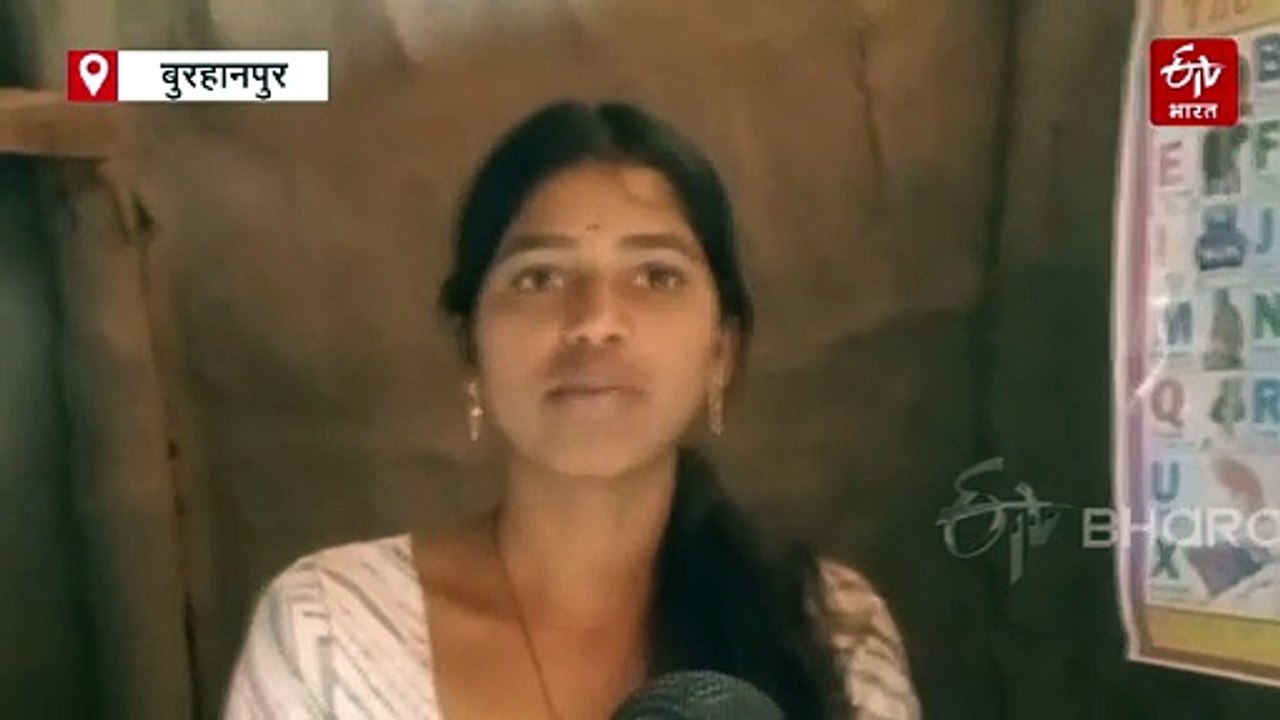 बुरहानपुर में झोपड़ी में गूंज रहा A से एप्पल, 9वीं की छात्रा गढ़ रही नौनिहालों का भविष्य