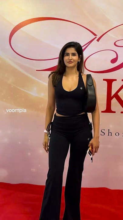 sakshi malik poses for the cams at a movie screening
